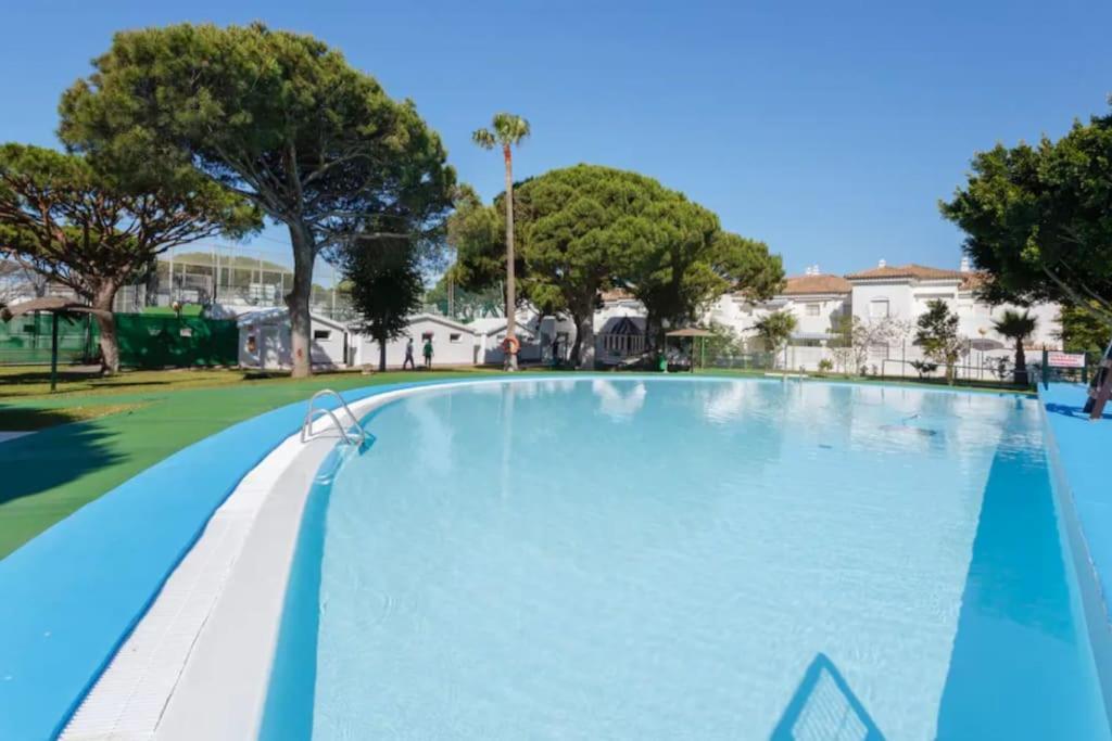 Amplio Apartamento En La Barrosa Novo Sancti Petri Luaran gambar